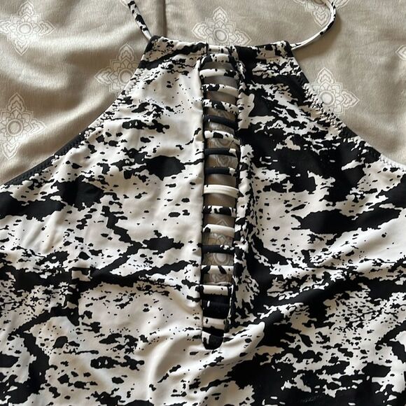 Cupshe Onepiece Swimsuit Size Large - Picture 2 of 4